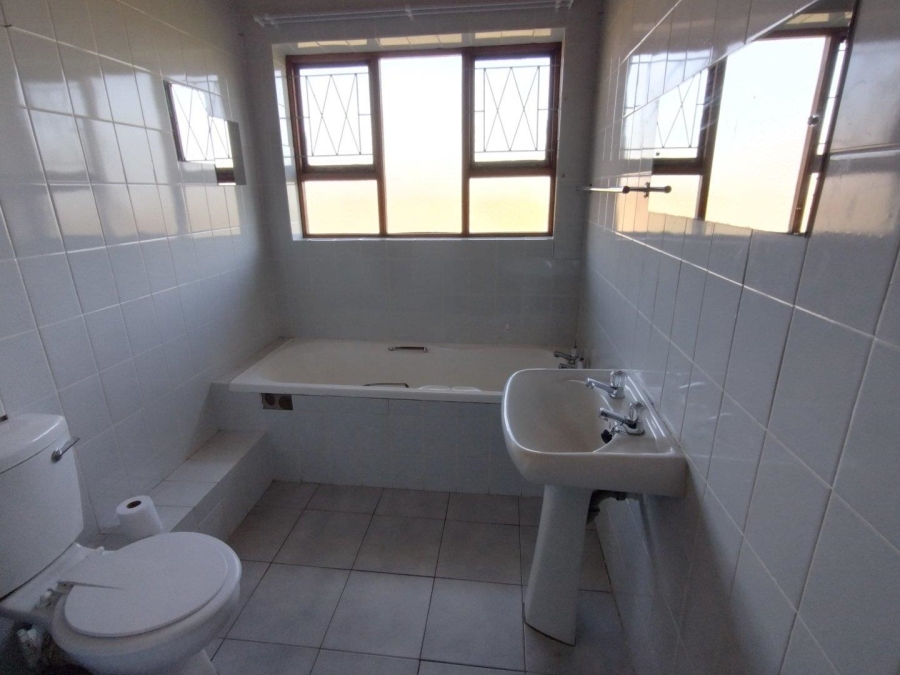 5 Bedroom Property for Sale in Wavecrest Eastern Cape